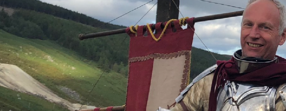 Baldur's Gate 3 creator is going to appear in armor at TGA. Swen Vincke's squire was given a plane to deliver it