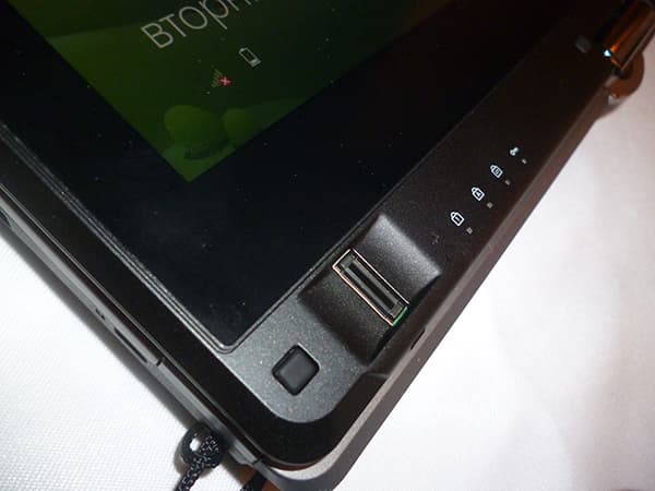 сети беспроводного доступа 3G или 4G, WLAN и Bluetooth 4.0, две веб-камеры, датчики и модули безопасности