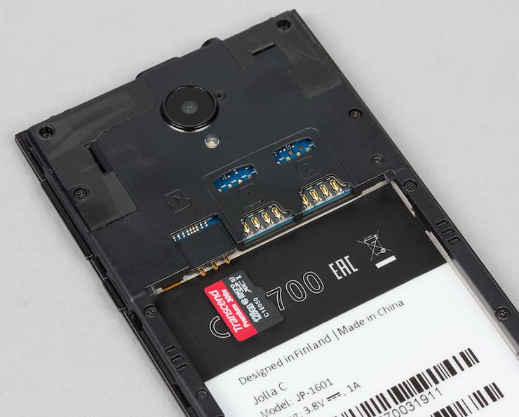 Боковая сторона смартфона Jolla C