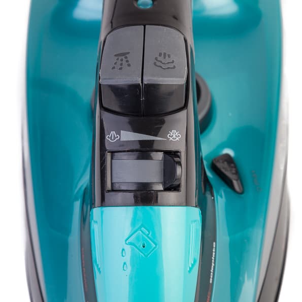 Утюг Redmond SkyIron C250S с управлением через Bluetooth