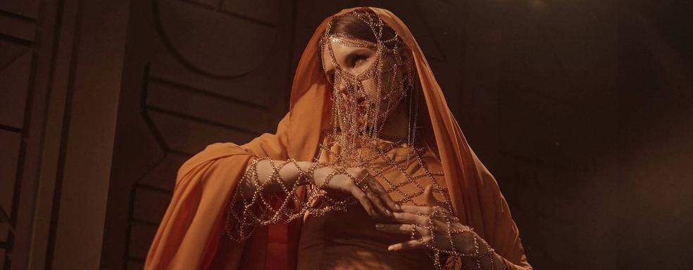 Прибытие на Арракис: модель показала косплей Леди Джессики из фильма «Дюна: Часть первая»