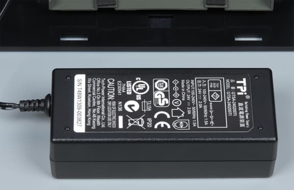 Робот-пылесос Neato XV Signature Pro, блок питания Робот-пылесос Neato XV Signature Pro, блок питания