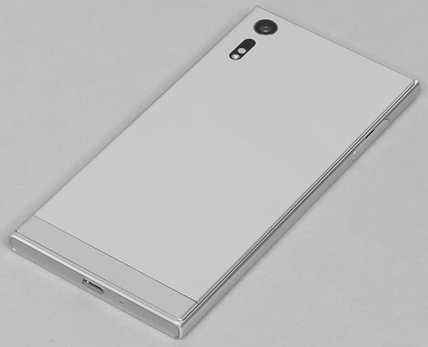 Смартфон Sony Xperia XZ