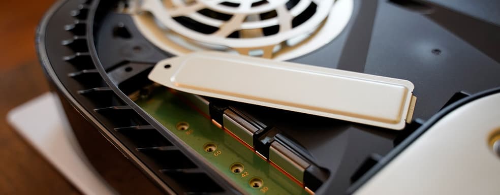 Уже 15 сентября владельцы PlayStation 5 получат возможность расширять память консоли