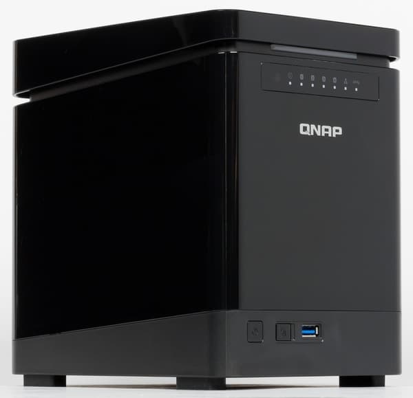 Внешний вид QNAP TS-453mini Внешний вид QNAP TS-453mini