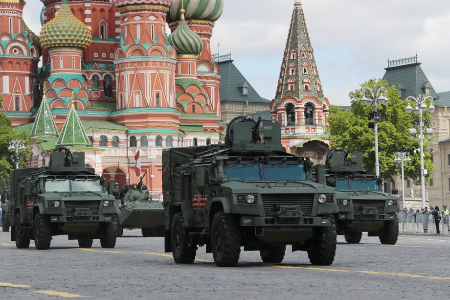 Бронеавтомобили ЗА-СпН «Титан» на Красной площади в Москве на военном параде, посвященном 80-летию Победы в Великой Отечественной войне.