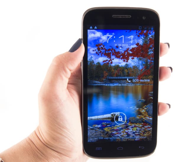 Внешний вид коммуникатора Обзор Fly IQ451. Внешний вид коммуникатора