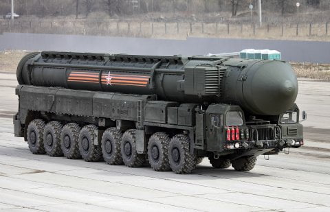 Самоходная пусковая установка (СПУ) 15У175М комплекса РС-24 «Ярс»