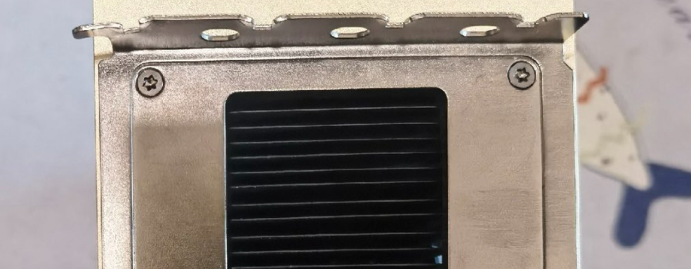 Утечка: фото 4-слотовой GeForce RTX 4090 Titan Ada, плавившей блоки питания