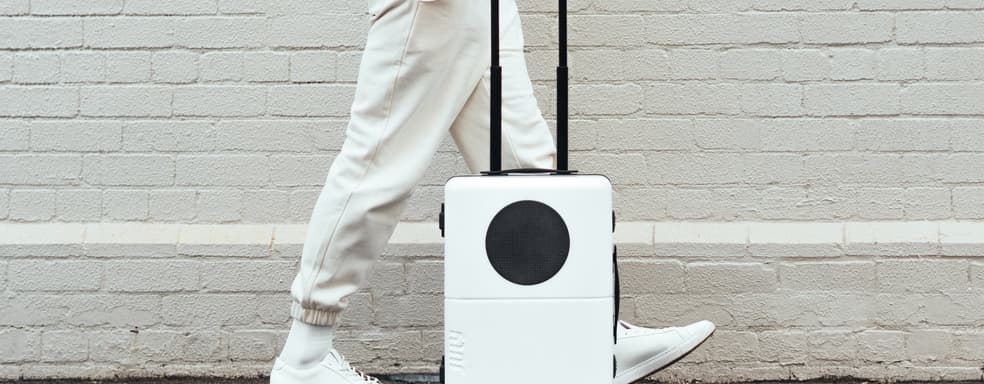 Xbox Series S в чемодане. Microsoft разыграет необычный набор