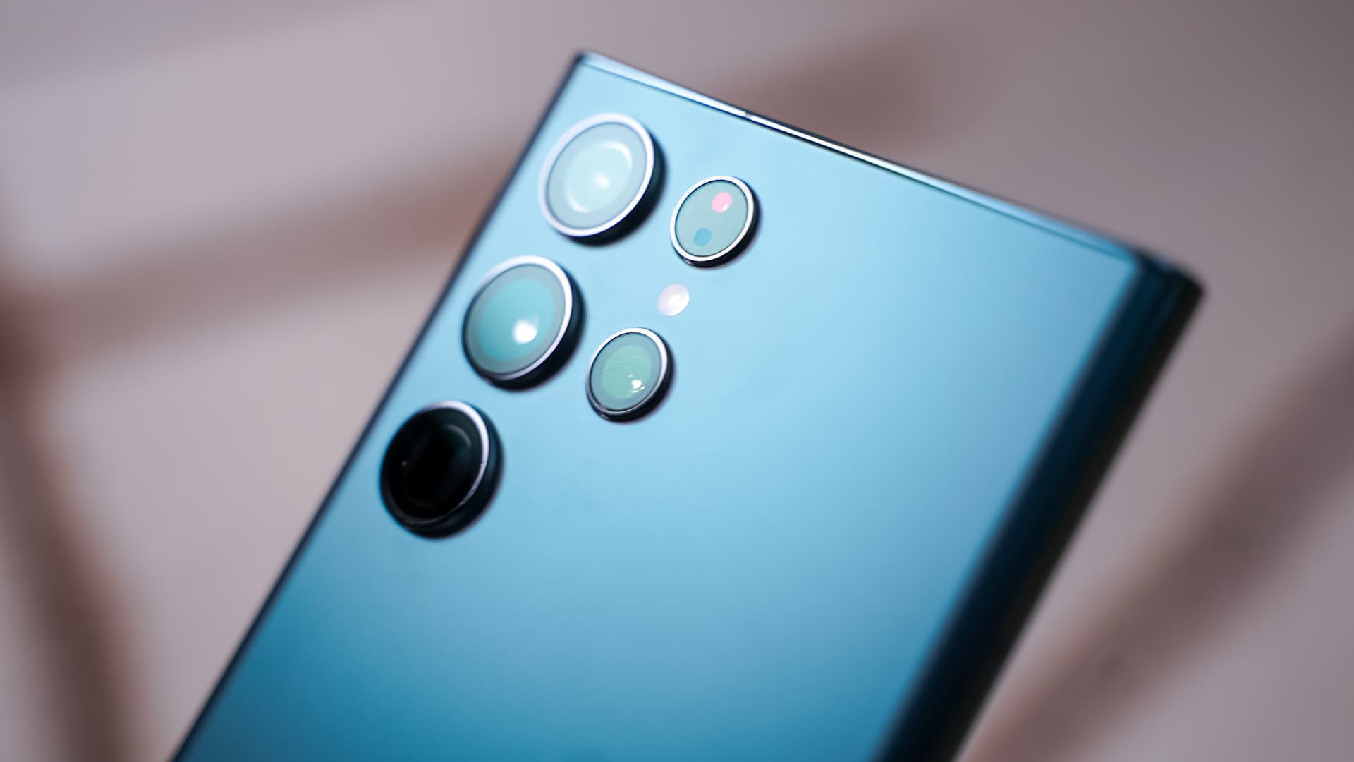 600-долларовый Google Pixel 6 обошел вдвое более дорогой Samsung Galaxy S22 Ultra. DxOMark опубликовали тест камеры корейского флагмана