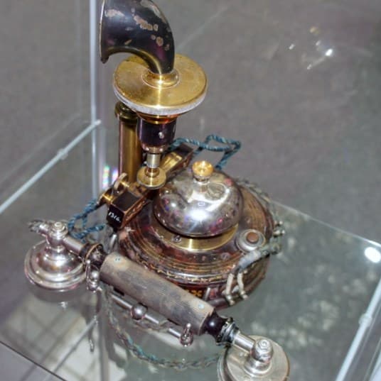 первые телефоны Ericsson