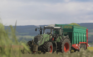 В Epic Games Store началась раздача симулятора фермера. Новое промо Farming Simulator 22