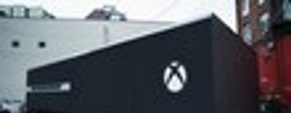 Гигантская копия Xbox One в Ванкувере