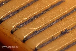 обычная школьная линейка, деления - через каждый миллиметр