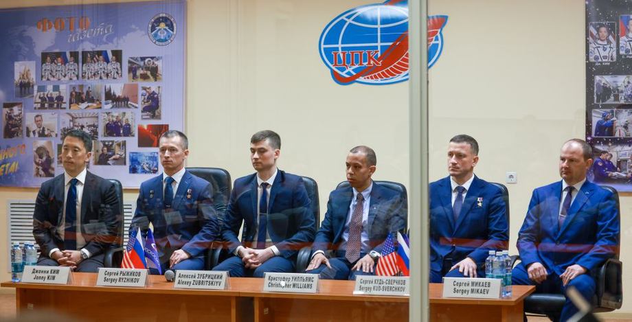 экипаж корабля «Союз МС-27»