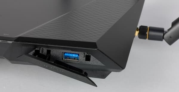 Внешний вид Asus RT-AC3200 Внешний вид Asus RT-AC3200