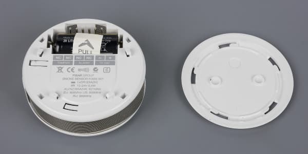 Конструкция Fibaro Smoke Sensor Конструкция Fibaro Smoke Sensor