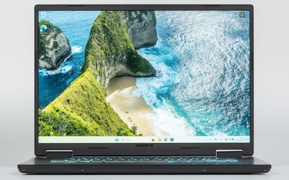 Gigabyte Gaming A16 CMH — открытый ноутбук с экраном