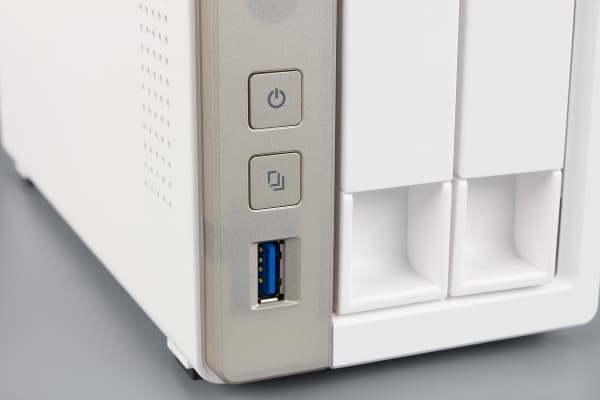 Внешний вид QNAP TS-251 Внешний вид QNAP TS-251