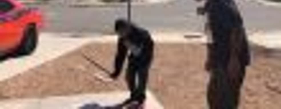 Отец заставил сына разбить PlayStation 4 за плохую успеваемость в школе