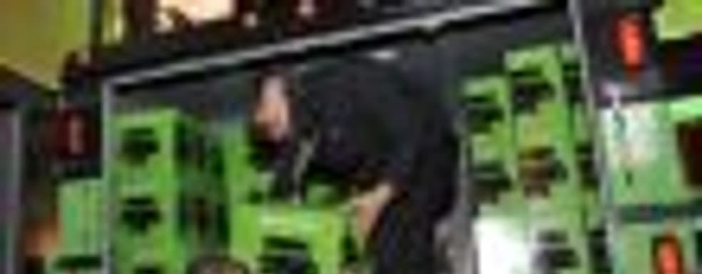 Доход Microsoft от продаж консолей упал на треть, но число активных пользователей в Xbox Live выросло