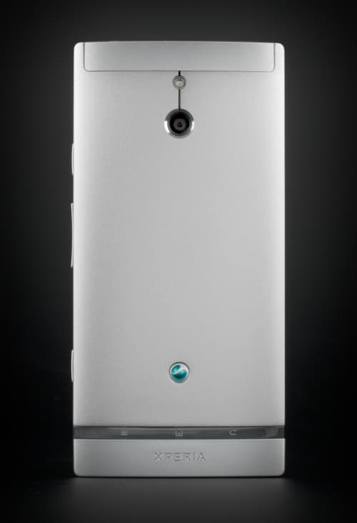 Sony Xperia P — тыльная часть Sony Xperia P — тыльная часть