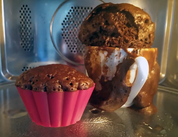 Микроволновая печь с грилем и конвекцией Redmond RM-2502D