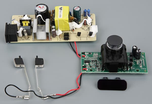 робот-пылесос iRobot Roomba 870, база