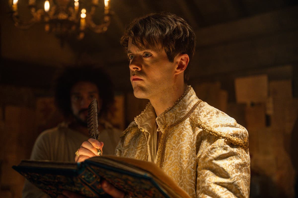 Джои Бэти в роли Лютика&nbsp;&nbsp;