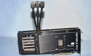 «Достойна покупки по РРЦ»: Появились игровые тесты и обзоры RTX 5070 Ti — видеокарта оказалась на уровне RTX 4080 Super