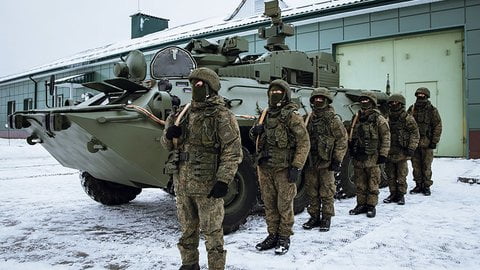 Экипаж и десант противодиверсионной машины «Тайфун-М» 