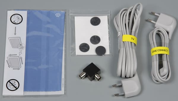 QLED-телевизор Samsung QE65Q9FAMUXRU. Аксессуары