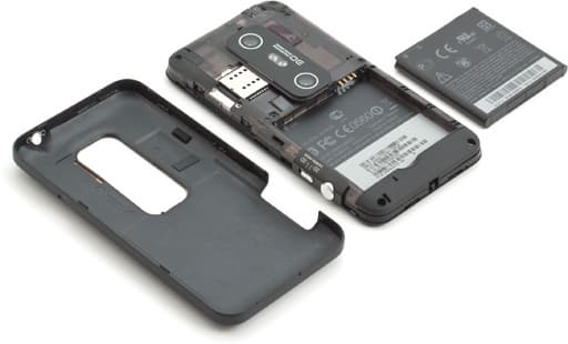 Со снятой задней крышкой и извлечённым аккумулятором Обзор HTC Evo 3D. Со снятой задней крышкой и извлечённым аккумулятором