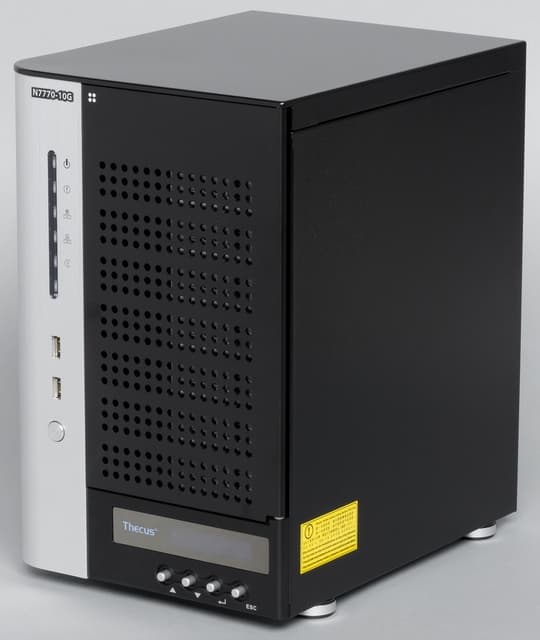 Внешний вид сетевого накопителя Thecus N7770-10G Внешний вид сетевого накопителя Thecus N7770-10G