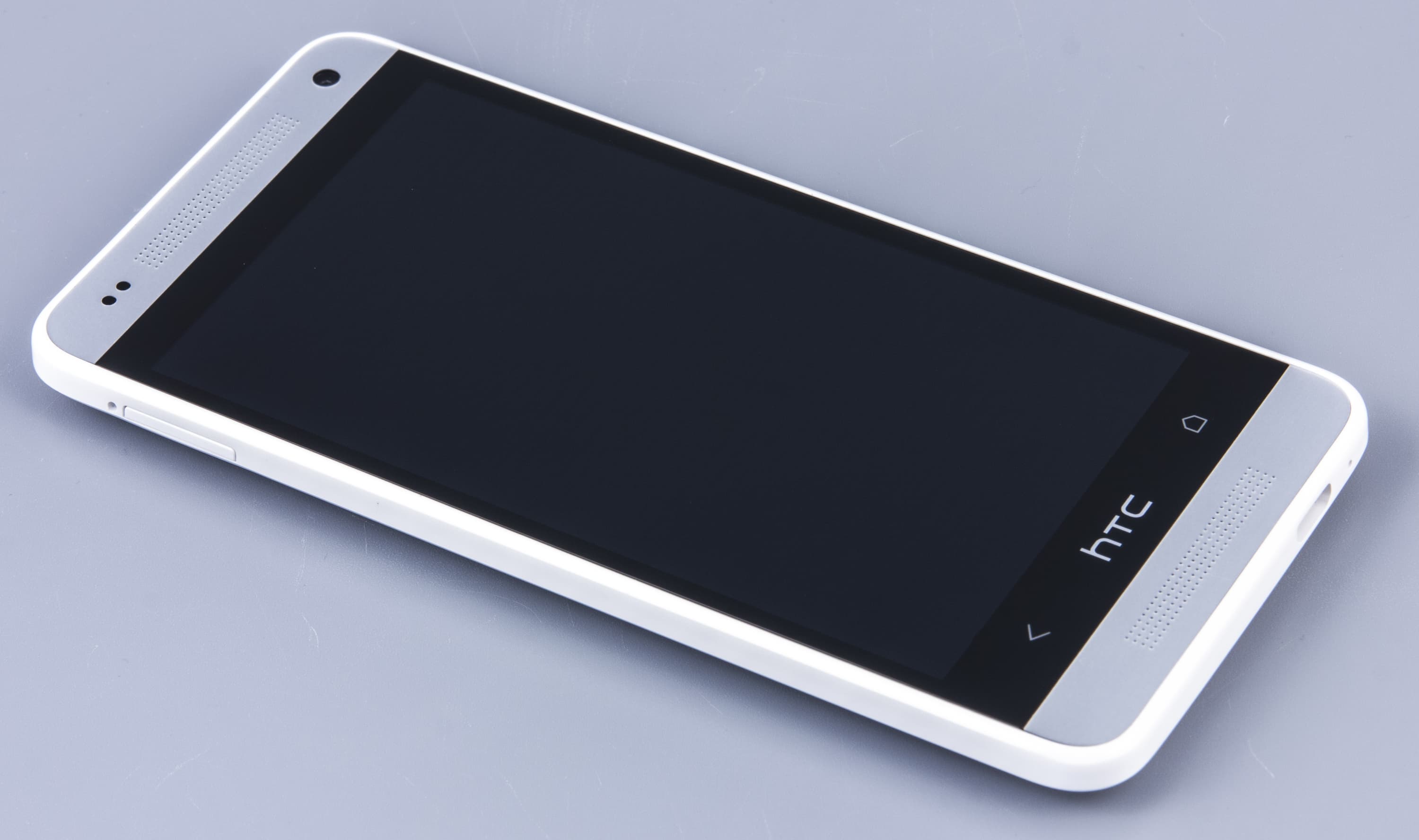 Обзор смартфона HTC One mini