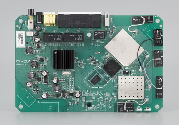 Печатная плата роутера Netgear WNDR4000 Печатная плата роутера Netgear WNDR4000