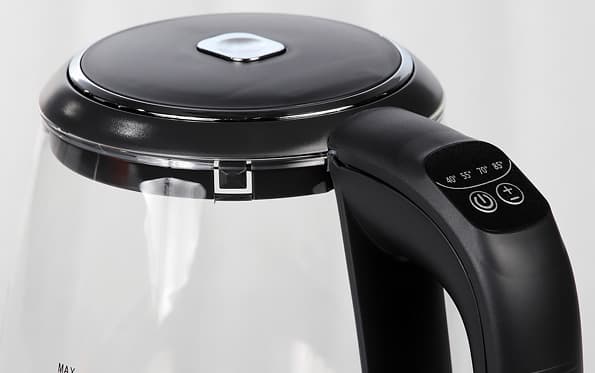 Электрический чайник Redmond RK-G200S с подсветкой и управлением по Bluetooth