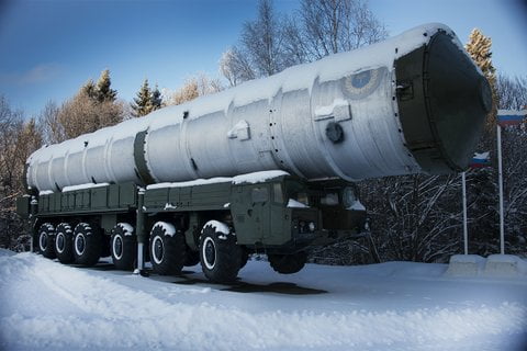 Транспортно-загрузочная машина на шасси МАЗ-547А для противоракет дальнего перехвата 51Т6.