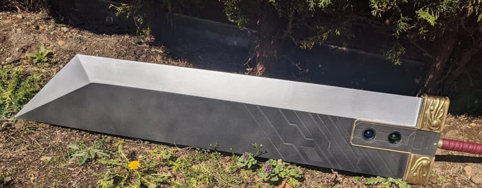 Фанат продаёт огромные Бастер Мечи из Final Fantasy VII