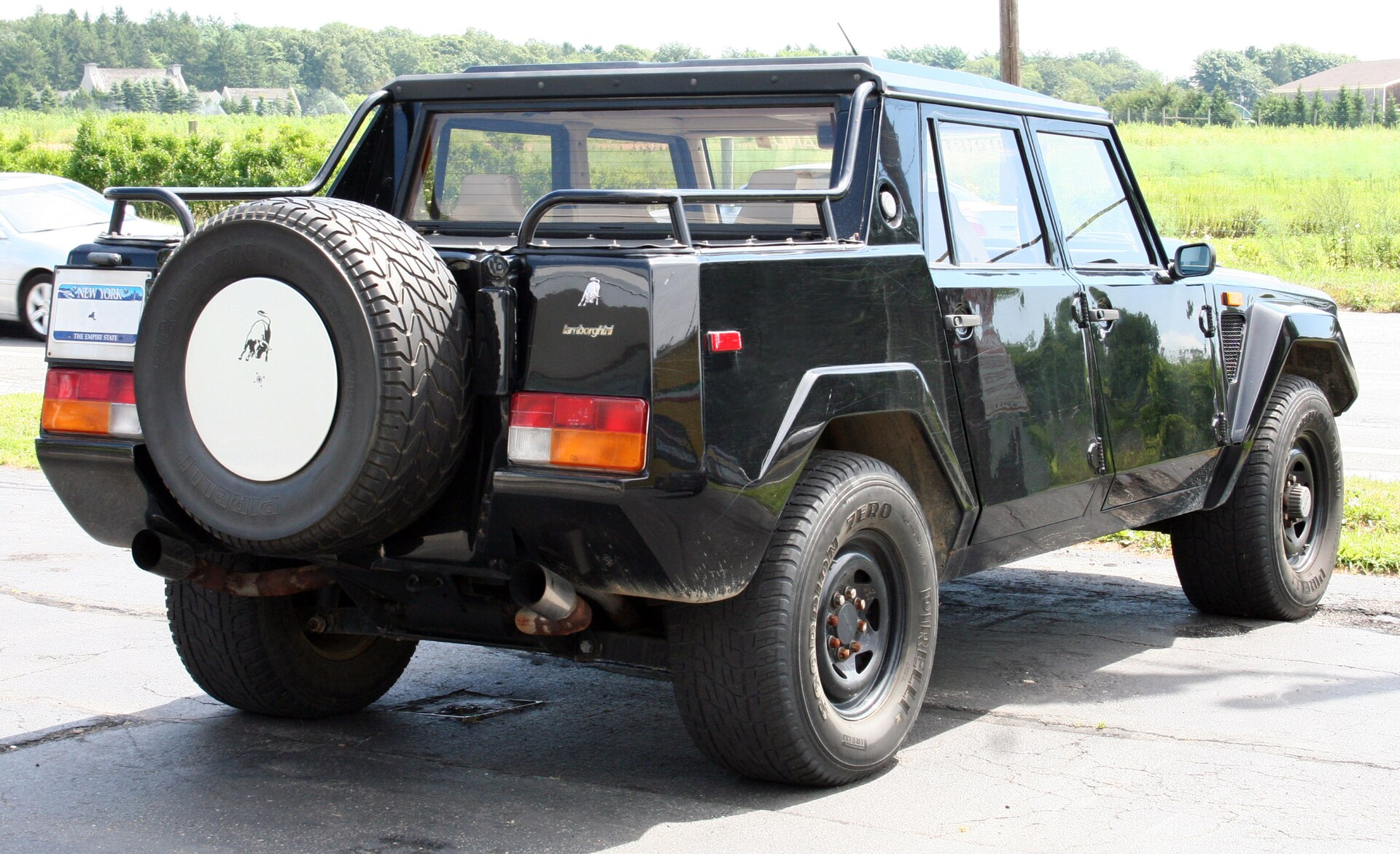 Lamborghini LM002&nbsp;