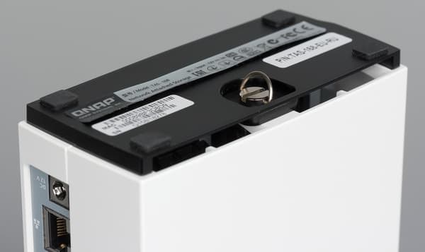 Внешний вид QNAP TAS-168 Внешний вид QNAP TAS-168