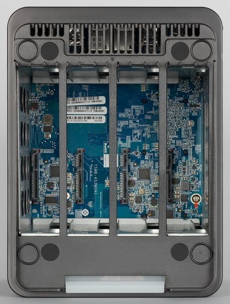 Внешний вид QNAP TS-453mini Внешний вид QNAP TS-453mini