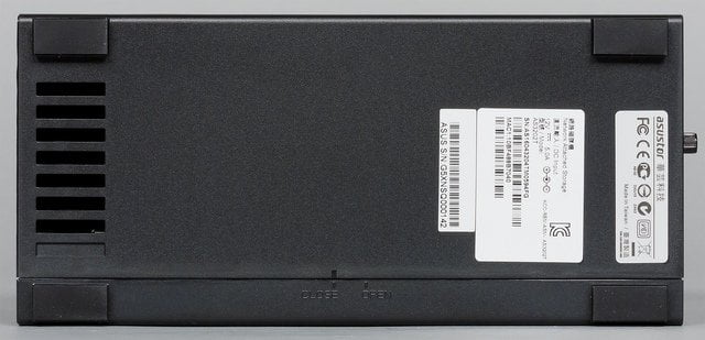 Внешний вид накопителя Asustor AS3202T