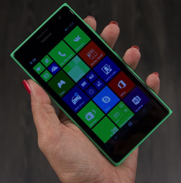 Внешний вид Nokia Lumia 735