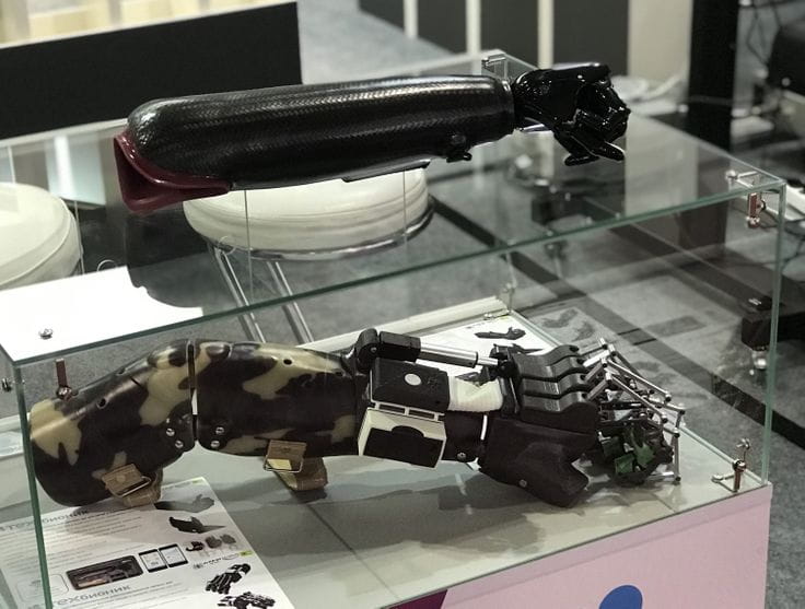 Роботизированный протез руки и роботизированный ортез руки от КРЭТ.