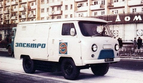Так выглядела советская «Электробуханка», которая могла проехать до 50 км по городу без подзарядки. Серийной она так и не стала: в восьмидесятые годы советскому автопрому было уже не до выпуска «автомобилей будущего»