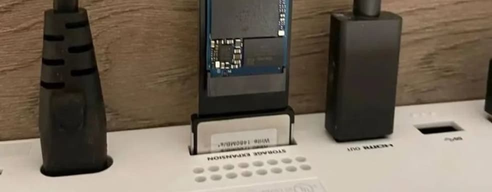 Игрок использовал адаптер для подключения внешнего накопителя к Xbox Series X|S