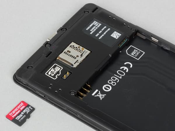 Конструкция Microsoft Lumia 950 XL