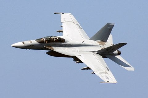 Истребитель-бомбардировщик F/A-18E/F Super Hornet («Супер Шершень»)
